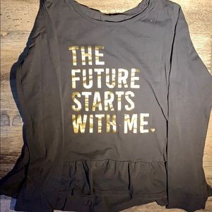 Long sleeves says the future starts with me 🖤💛